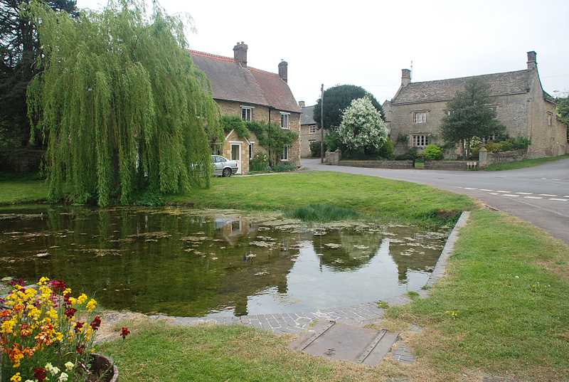 Village pond, Souldern
