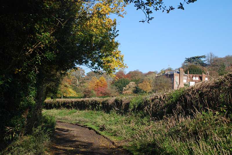 Following a footpath into Hambleden